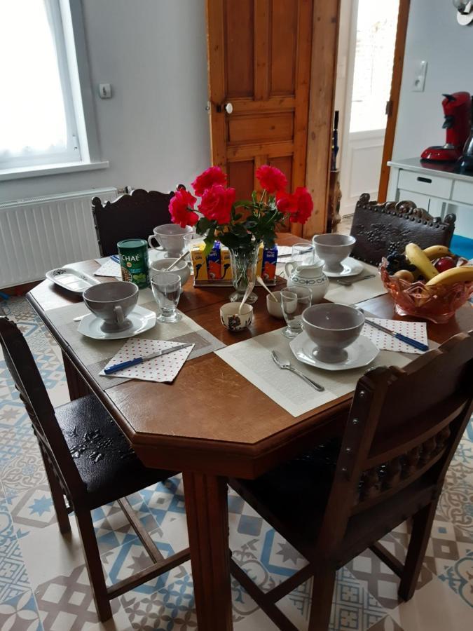 Au Coeur De L'Enclave Bed & Breakfast Moeuvres Luaran gambar